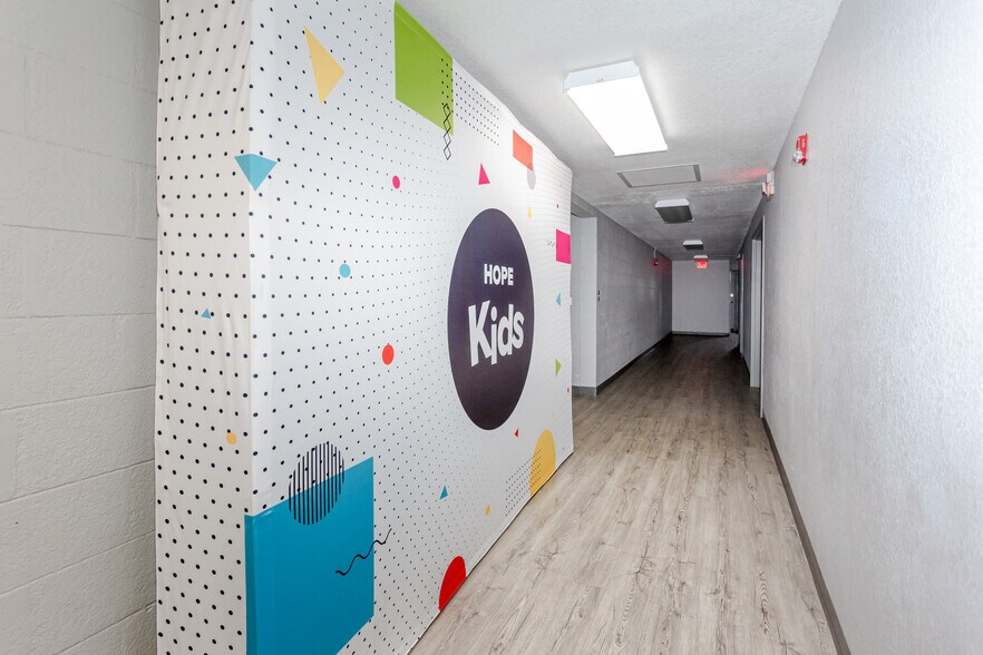 More Photos Of 11633 137th St N, Largo Showroom For Sale