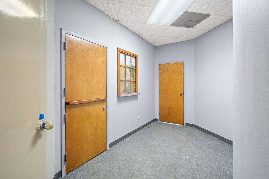 More Photos Of 208 Haley Rd, Johnson City Medical For Sale