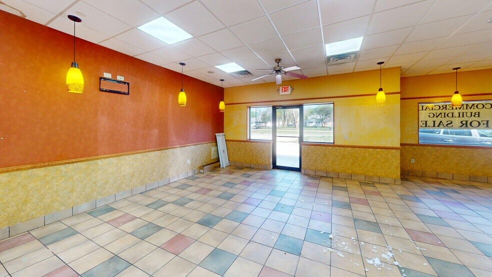 More Photos Of 381 IL-121, Bethany Restaurant For Sale