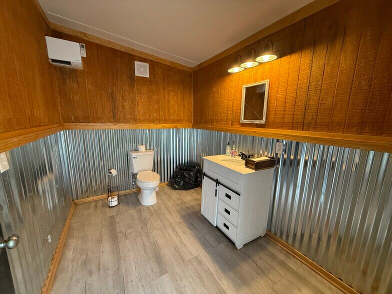 More Photos Of 102 Live Oak St, Tabor City Restaurant For Sale