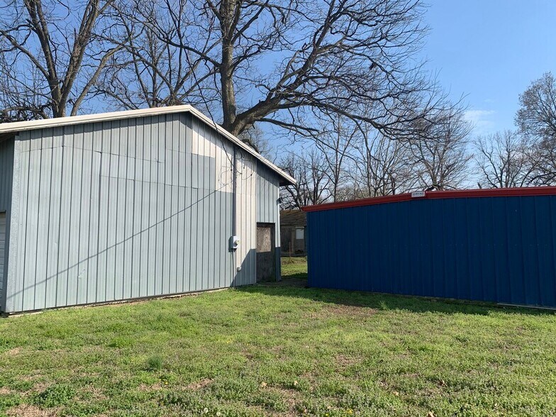 More Photos Of 100 E Lee St, Hayti Self Storage For Sale