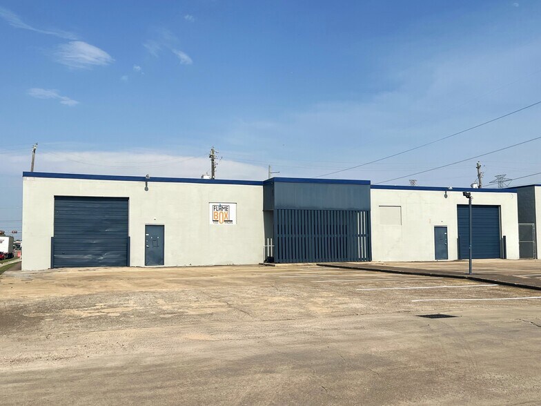 Primary Photo Of 5849-5891 W 34th St, Houston Unknown For Lease