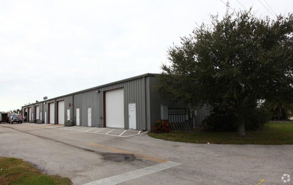More Photos Of 1611 12th St E, Palmetto Warehouse For Lease