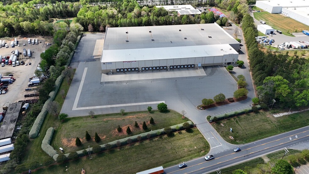 More Photos Of 7224 Statesville Rd, Charlotte Unknown For Lease