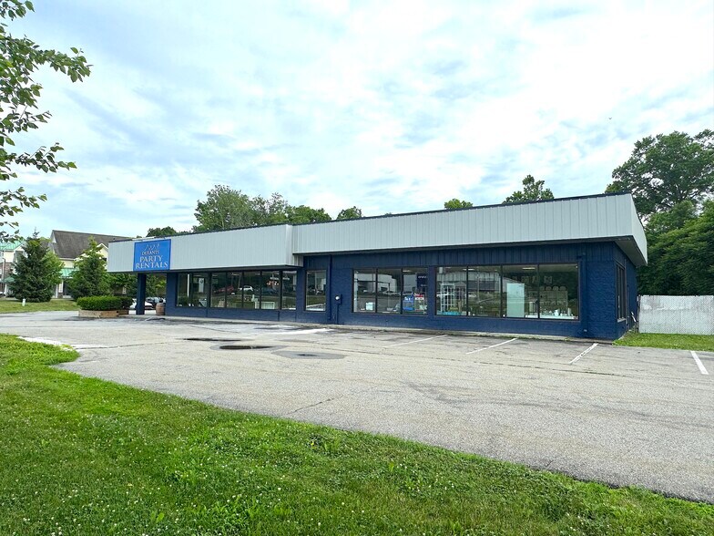 More Photos Of 1155 Route 9, Wappingers Falls Showroom For Sale