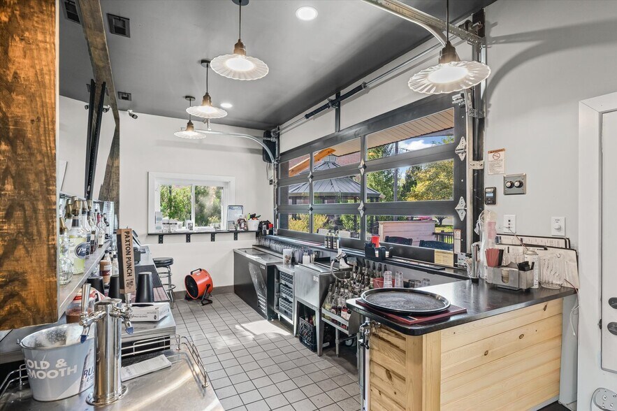 More Photos Of 125 S Market St, Paxton Specialty For Sale
