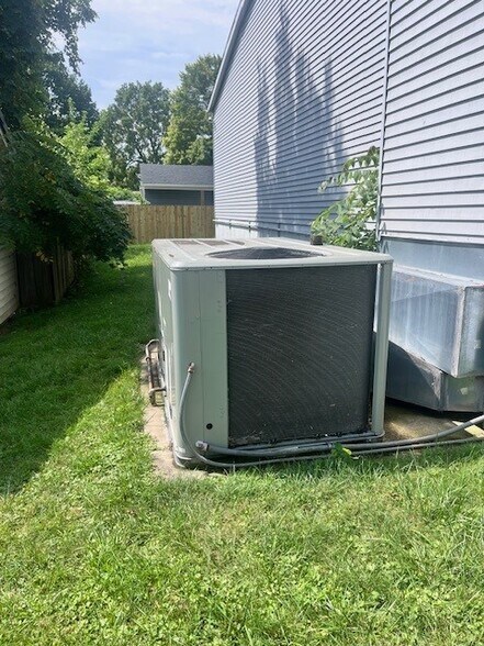 More Photos Of 3033 W 44th St, Cleveland Office For Sale