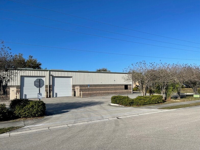 More Photos Of 2337-2341 72nd Dr E, Sarasota Warehouse For Lease