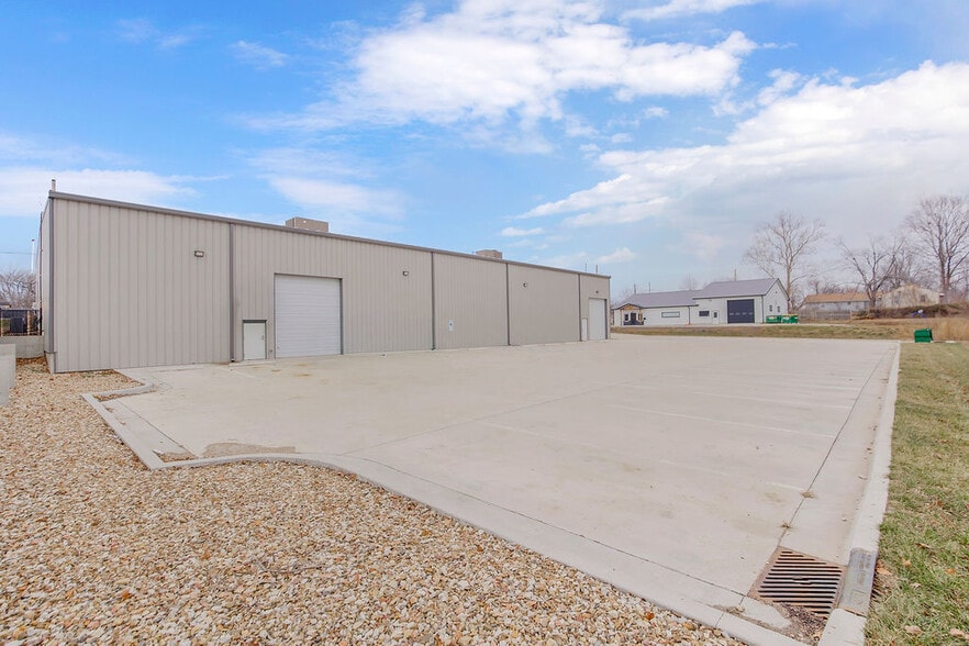 More Photos Of 6807 Sobbie Rd, Pleasant Valley Industrial For Sale