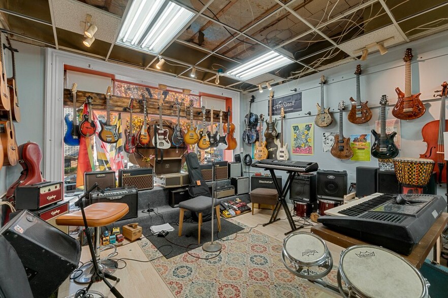 More Photos Of 2112 N Charles St, Baltimore Office For Sale