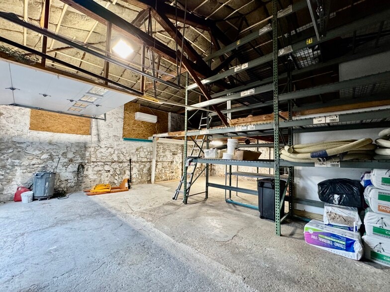 More Photos Of 264 Vauxhall St, New London Warehouse For Sale