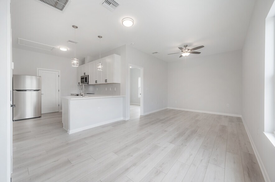 More Photos Of 3921 State St, Tampa Specialty For Sale