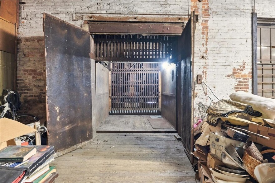 More Photos Of 409 W Gambier St, Mount Vernon Light Manufacturing For Sale