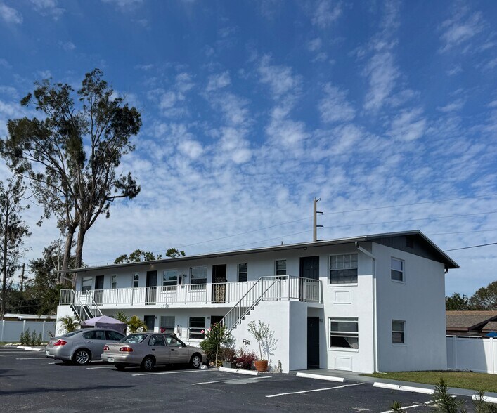 More Photos Of 2739 Grand Cayman St, Sarasota Apartments For Sale
