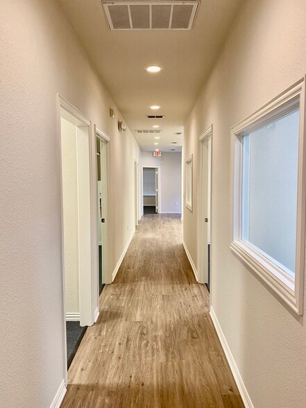 More Photos Of 1206 Bent Oaks Ct, Denton Medical For Lease
