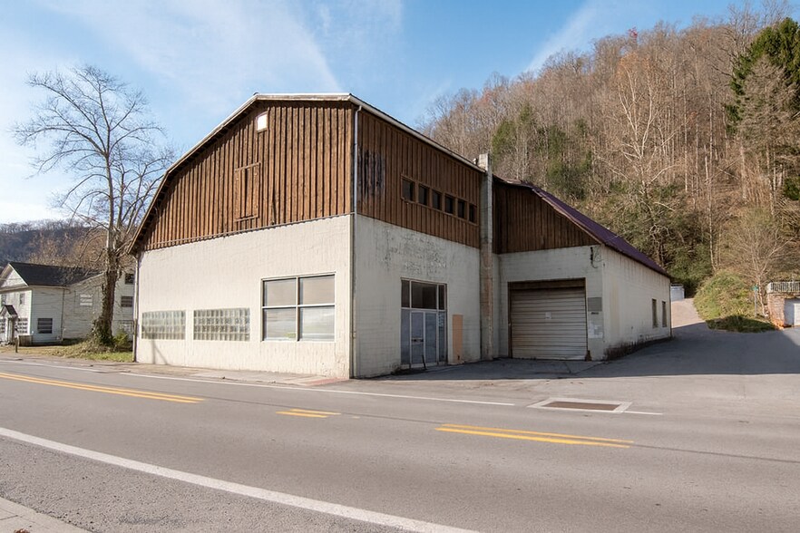 More Photos Of 1002 Guyandotte Ave, Mullens Storefront For Sale