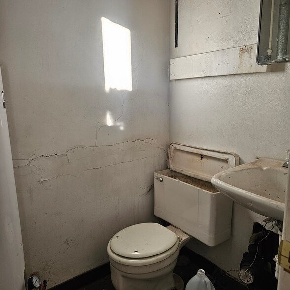 More Photos Of 116 Bay Dr, Great Falls Industrial For Sale