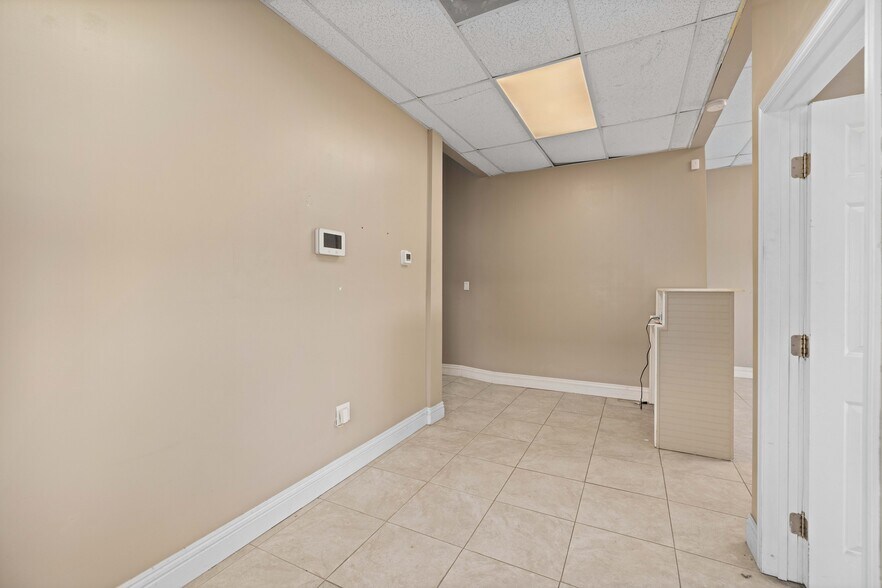 More Photos Of 307 W Avenue I, Lancaster Service For Sale