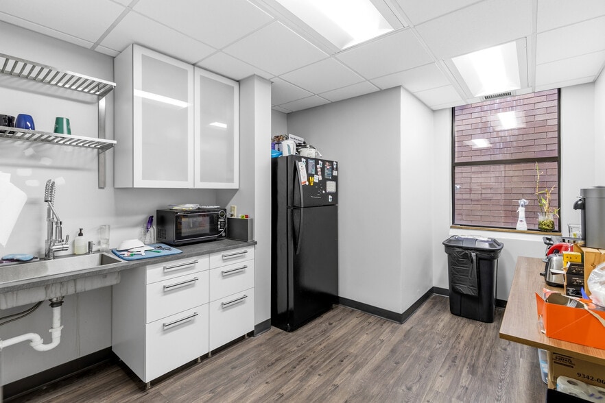 More Photos Of 2375 W University Ave, Saint Paul Office For Sale