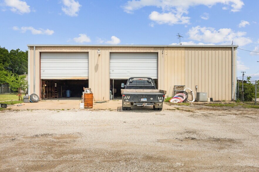More Photos Of 449 National Dr, Rockwall Warehouse For Sale