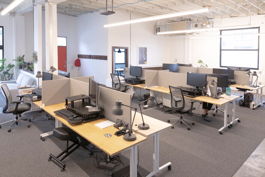 More Photos Of 2335 SE 50th Ave, Portland Light Distribution For Lease