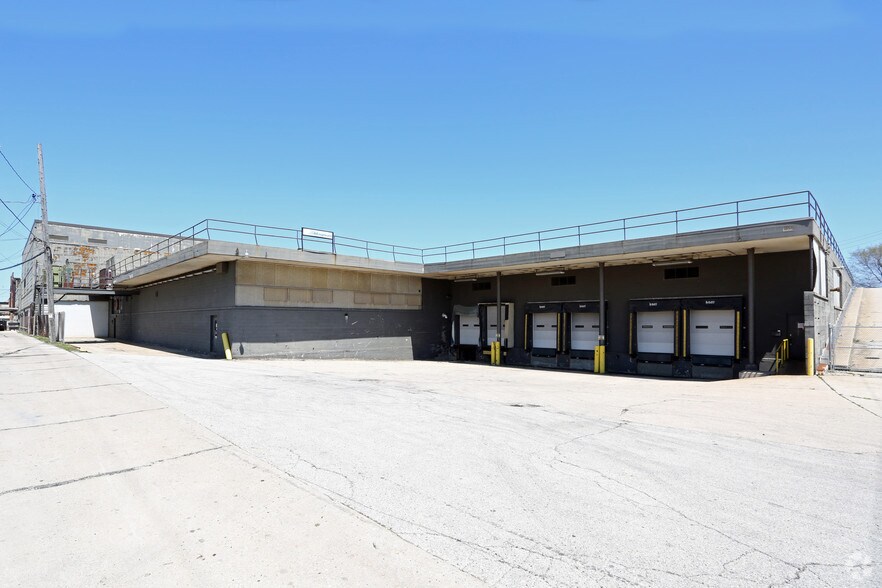 More Photos Of 2201-2210 12th Ave, South Milwaukee Warehouse For Lease