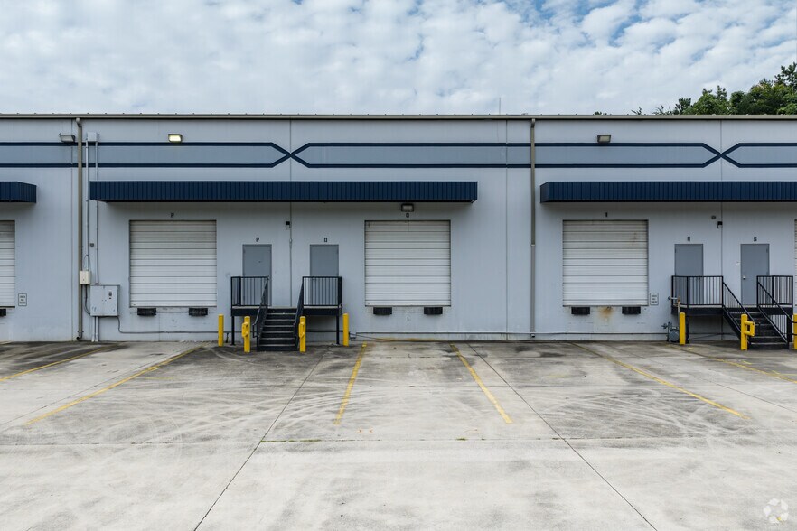 More Photos Of 963 N Burnt Hickory Rd, Douglasville Unknown For Lease