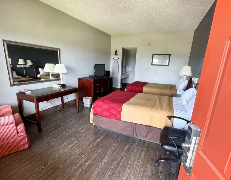 More Photos Of 111 Martinez St, Junction Hotel For Sale