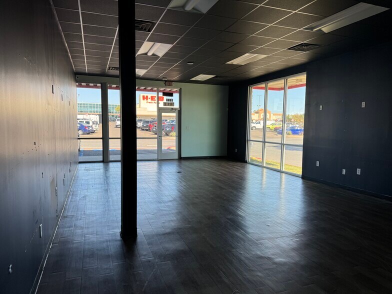 More Photos Of 7709 McPherson Rd, Laredo Freestanding For Lease