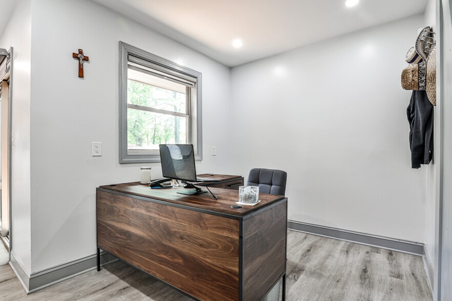 More Photos Of 2332 Old Covington Hwy, Conyers Office Residential For Sale