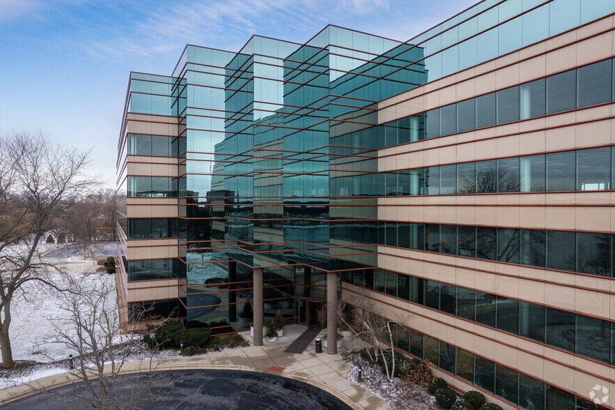 More Photos Of 1 Overlook Pt, Lincolnshire Unknown For Lease