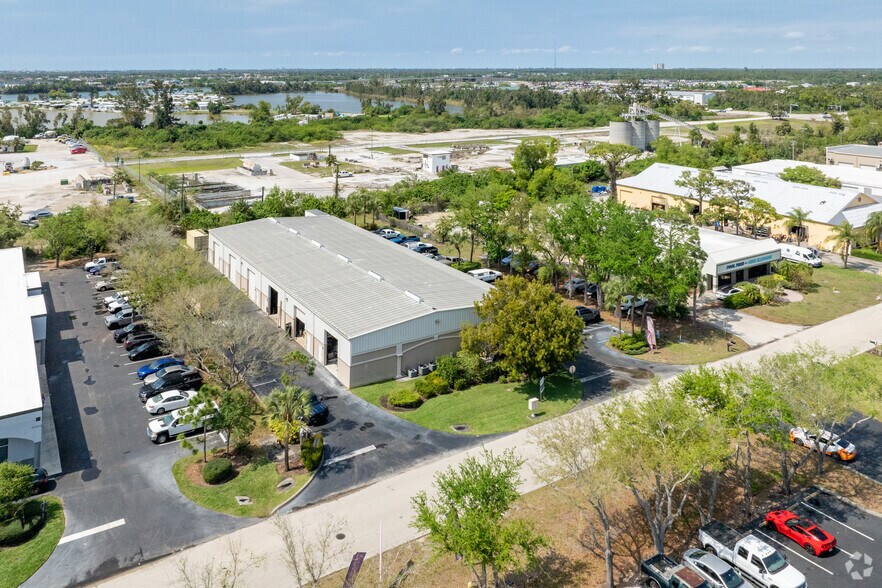 More Photos Of 17222 Alico Center Rd, Fort Myers Showroom For Lease