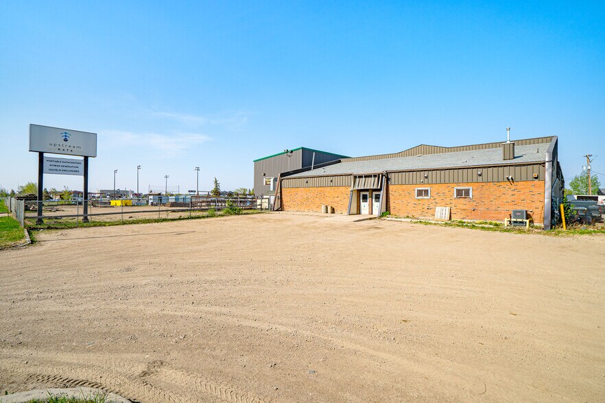 More Photos Of 4702 40 Av, Lloydminster Industrial For Lease