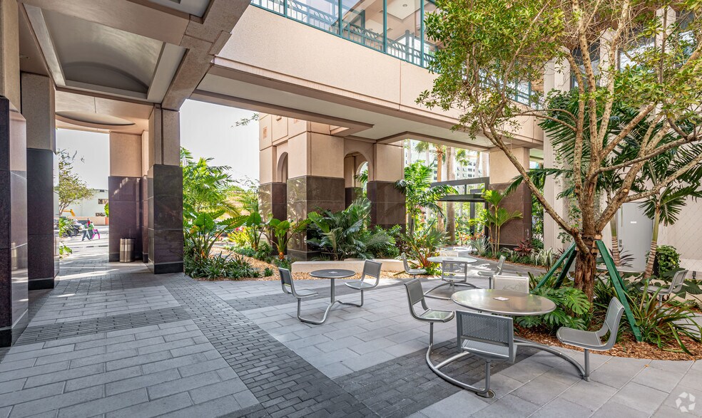 More Photos Of 515 E las olas Blvd, Fort Lauderdale Office For Lease