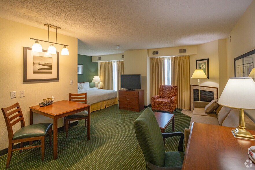 More Photos Of 1111 E I 240 Service Rd, Oklahoma City Hotel For Sale