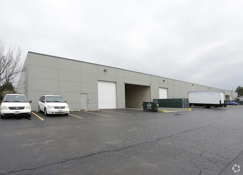 More Photos Of 123 Ambassador Dr, Naperville Warehouse For Lease