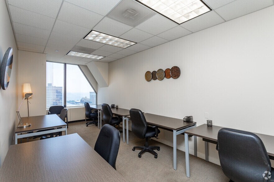More Photos Of 875 N Michigan Ave, Chicago Coworking Space