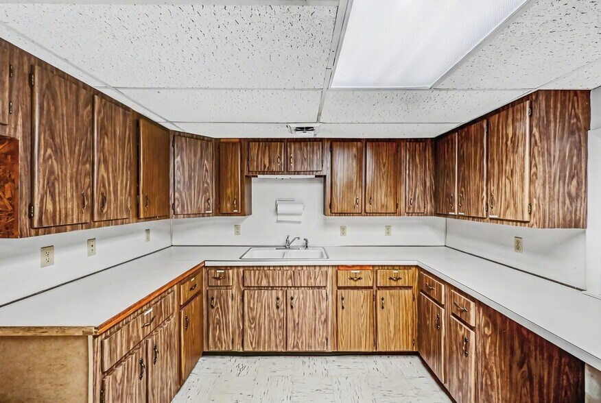 More Photos Of 15924 PA-407 Sr, Fleetville Office For Sale