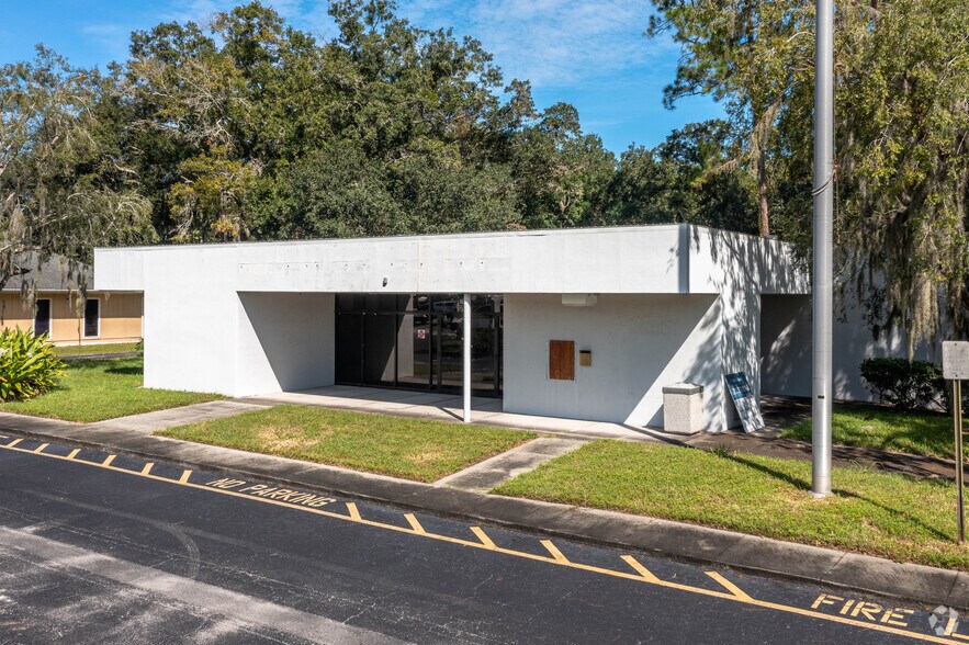 More Photos Of 110 W Bloomingdale Ave, Brandon Bank For Lease