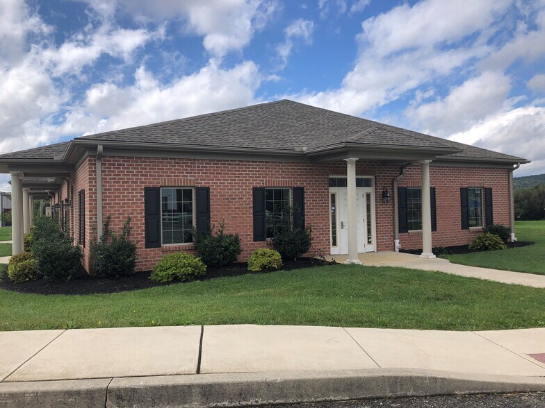 More Photos Of 92-96 Theater Ln, York Unknown For Lease