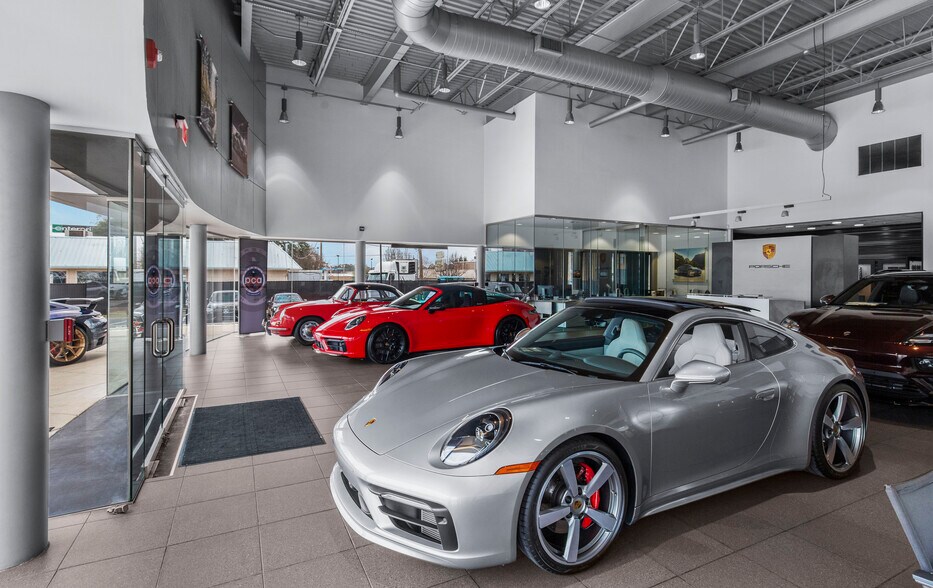 More Photos Of 5385 N I 55 St, Jackson Auto Dealership For Sale