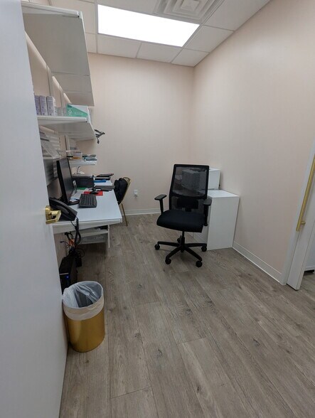 More Photos Of 5706 San Felipe St, Houston General Retail For Lease