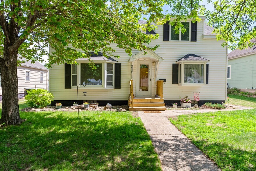 More Photos Of 820 N 6th St, Montevideo Apartments For Sale