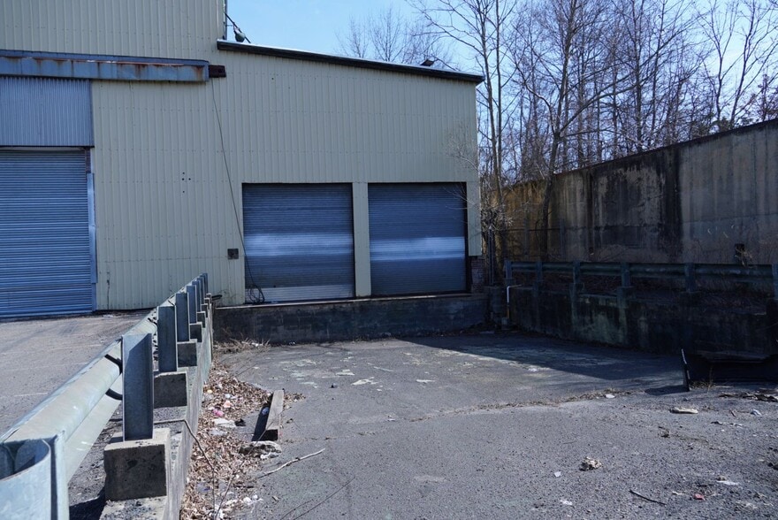 More Photos Of 665 N Avenue Ext, Dunellen Manufacturing For Lease