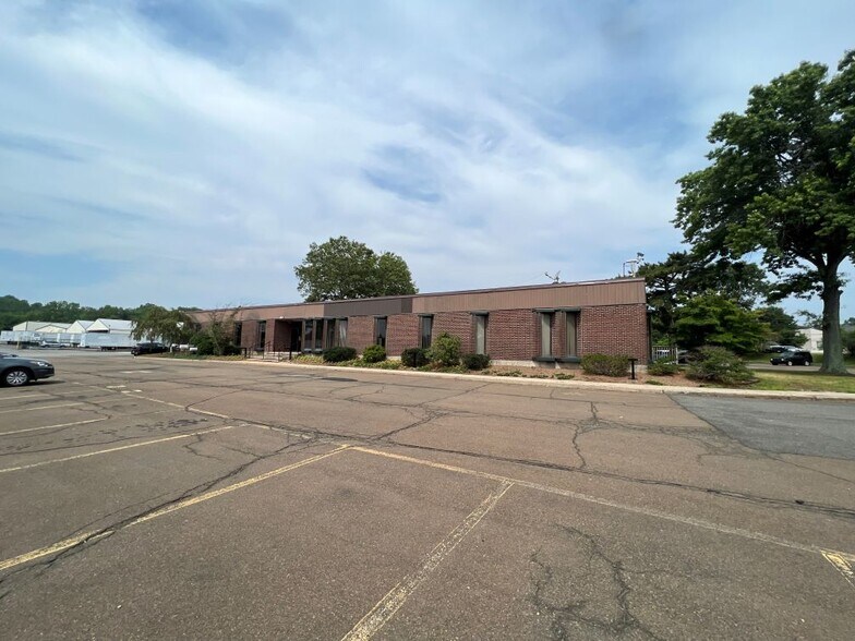 Primary Photo Of 965 W Main St, Branford Warehouse For Lease