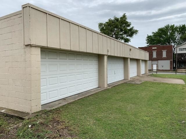 More Photos Of 600 Broadway St, Joplin Warehouse For Sale