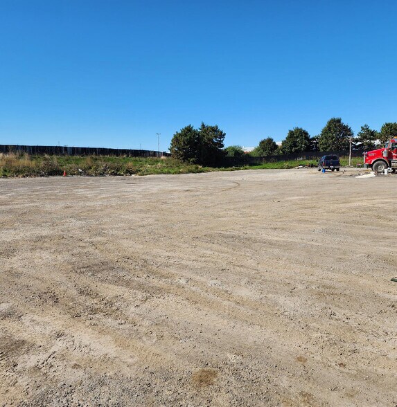 More Photos Of 8424 Goreway Dr, Brampton Office For Sale