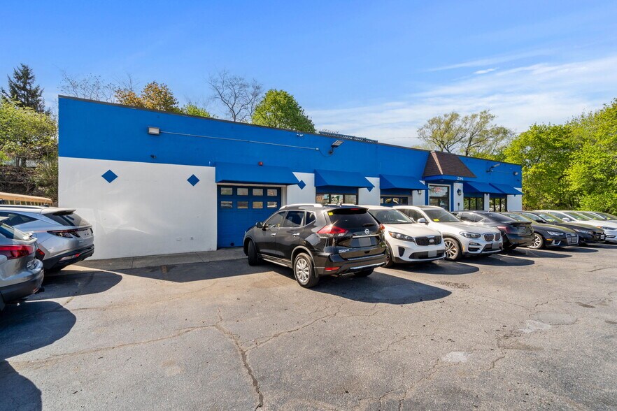 Primary Photo Of 296 Highland Ave, Salem Auto Repair For Sale