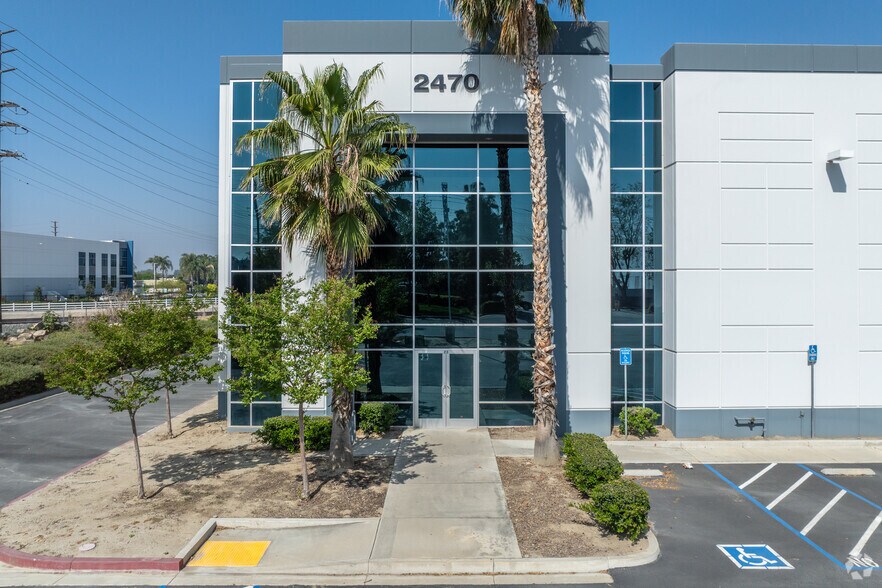 More Photos Of 2470 W Lugonia Ave, Redlands Warehouse For Lease