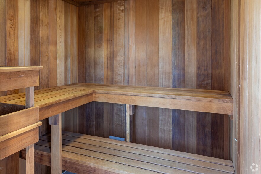 More Photos Of 100 Light St, Baltimore Office For Lease